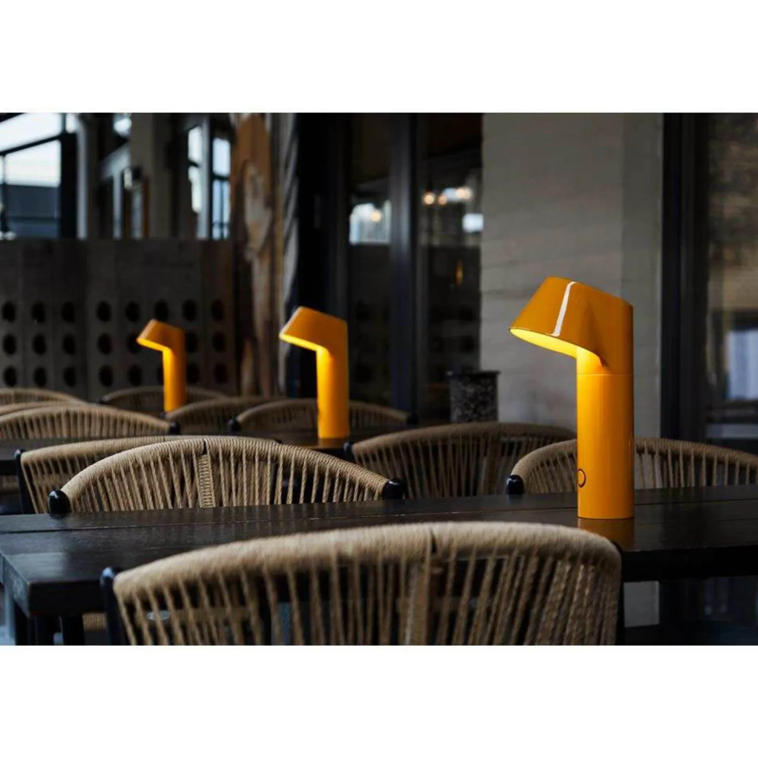 LOOMG DESIGN LED-akkukäyttöinen pöytävalaisin Willow, keltainen, alumiini, IP54