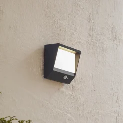 Lucande LED-aurinkoseinävalaisin Dava, 14 cm korkea, alumiini, anturi