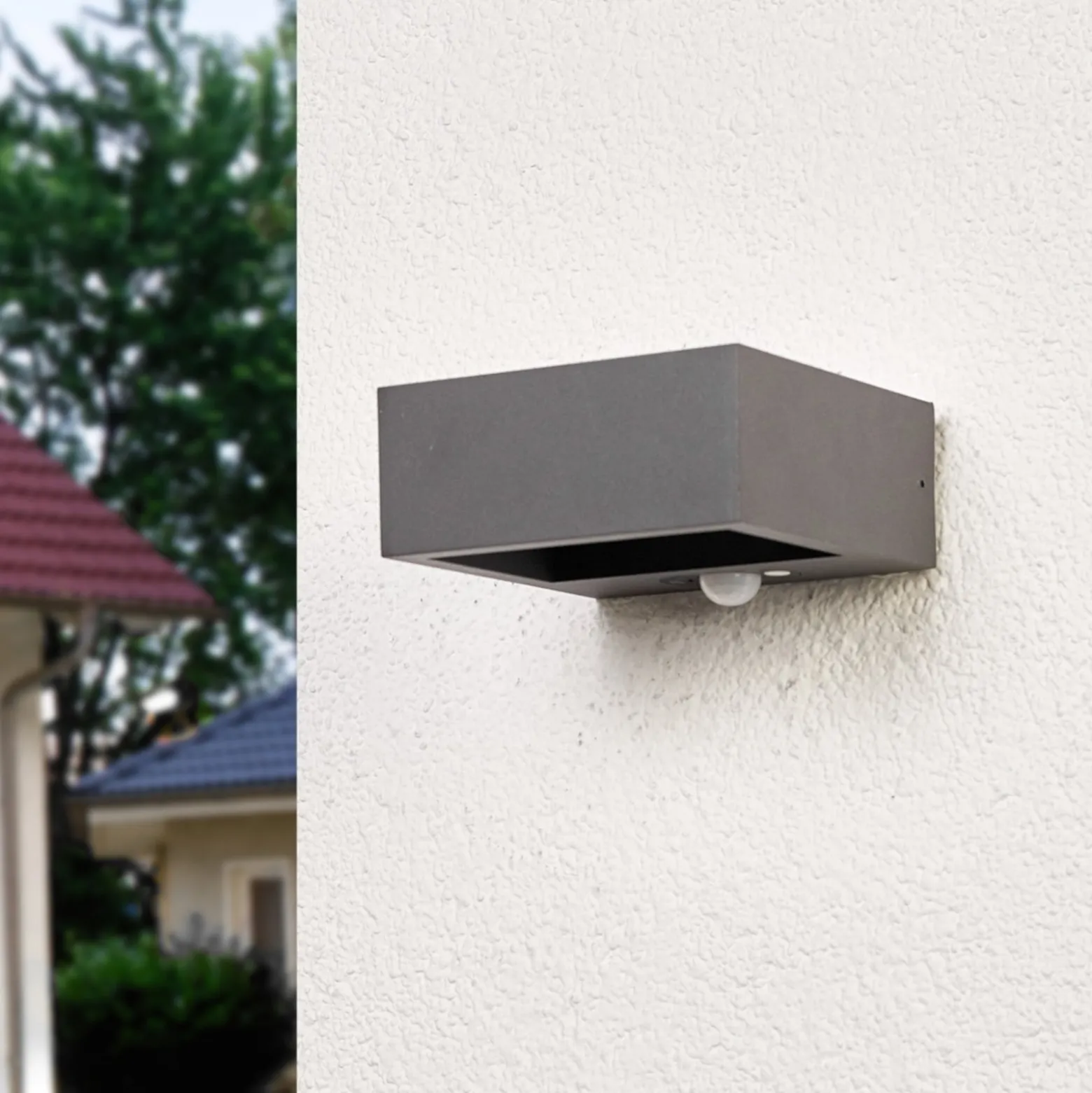 Lucande LED-aurinkoseinävalaisin Mahra, antrasiitti, metalli, anturi