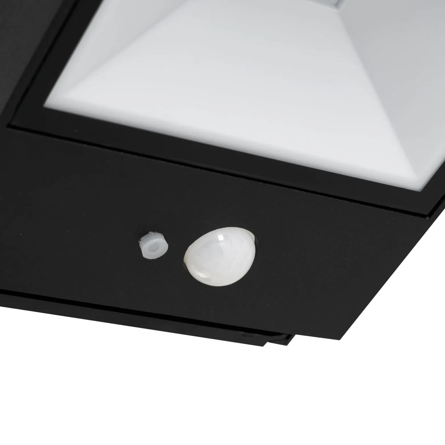 Lucande LED aurinko ulkoseinävalaisin Dava, korkeus 5 cm, anturi