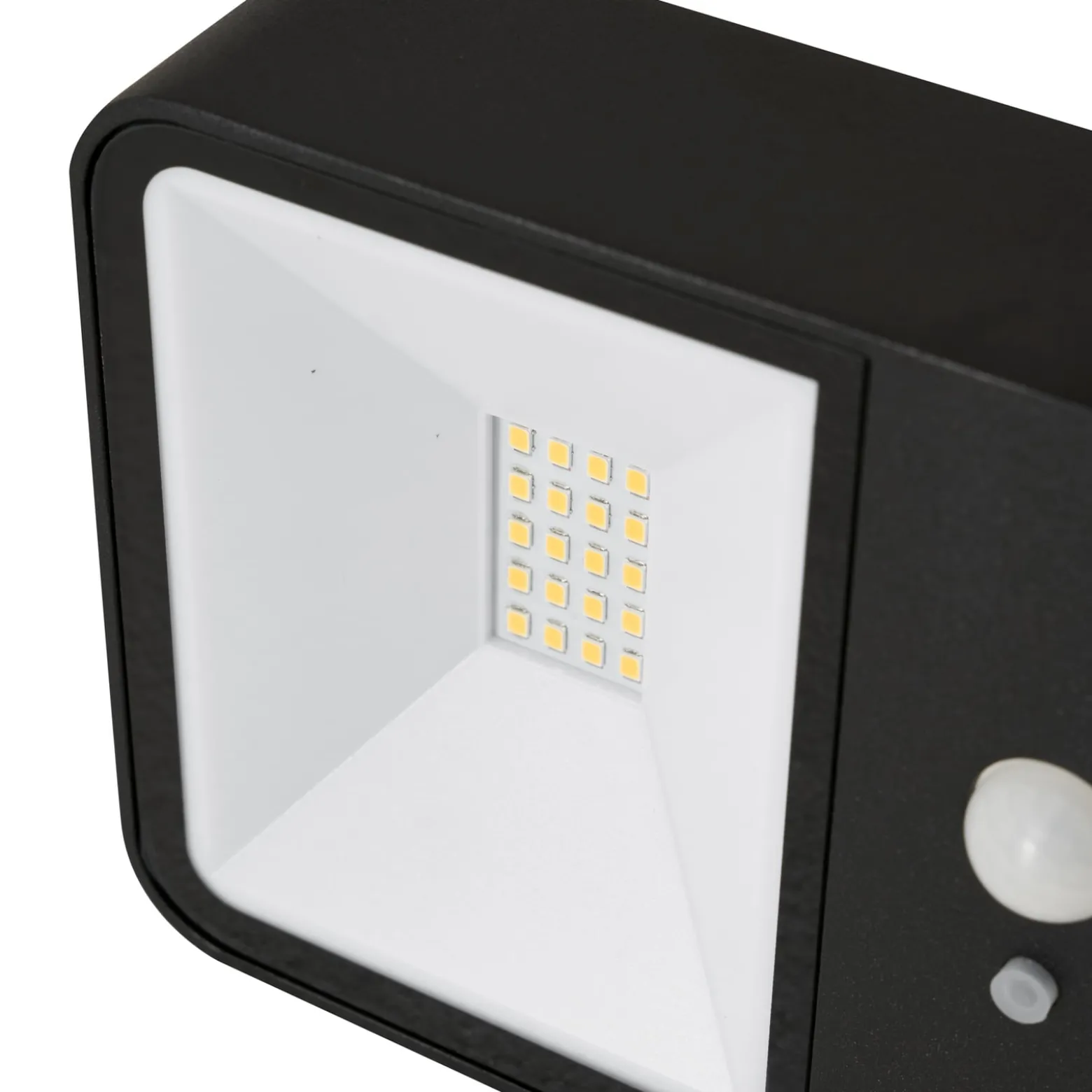 Lucande LED aurinko ulkoseinävalaisin Dava, korkeus 5 cm, anturi