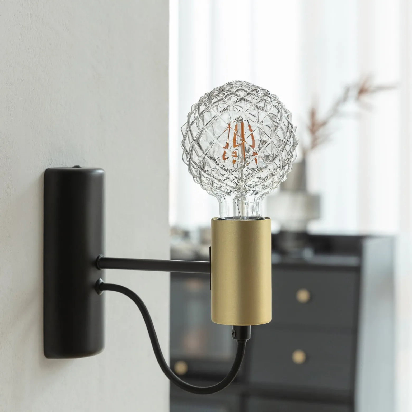 Lucande LED-globe-lamppu G95, E27 3,8 W, 1800 K, rakenne, savu