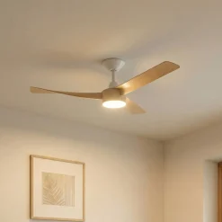 Lucande LED-kattotuuletin Airona, valkoinen/puu, DC, hiljainen, himmennettävä