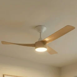Lucande LED-kattotuuletin Airona, valkoinen/puu, DC, hiljainen, himmennettävä