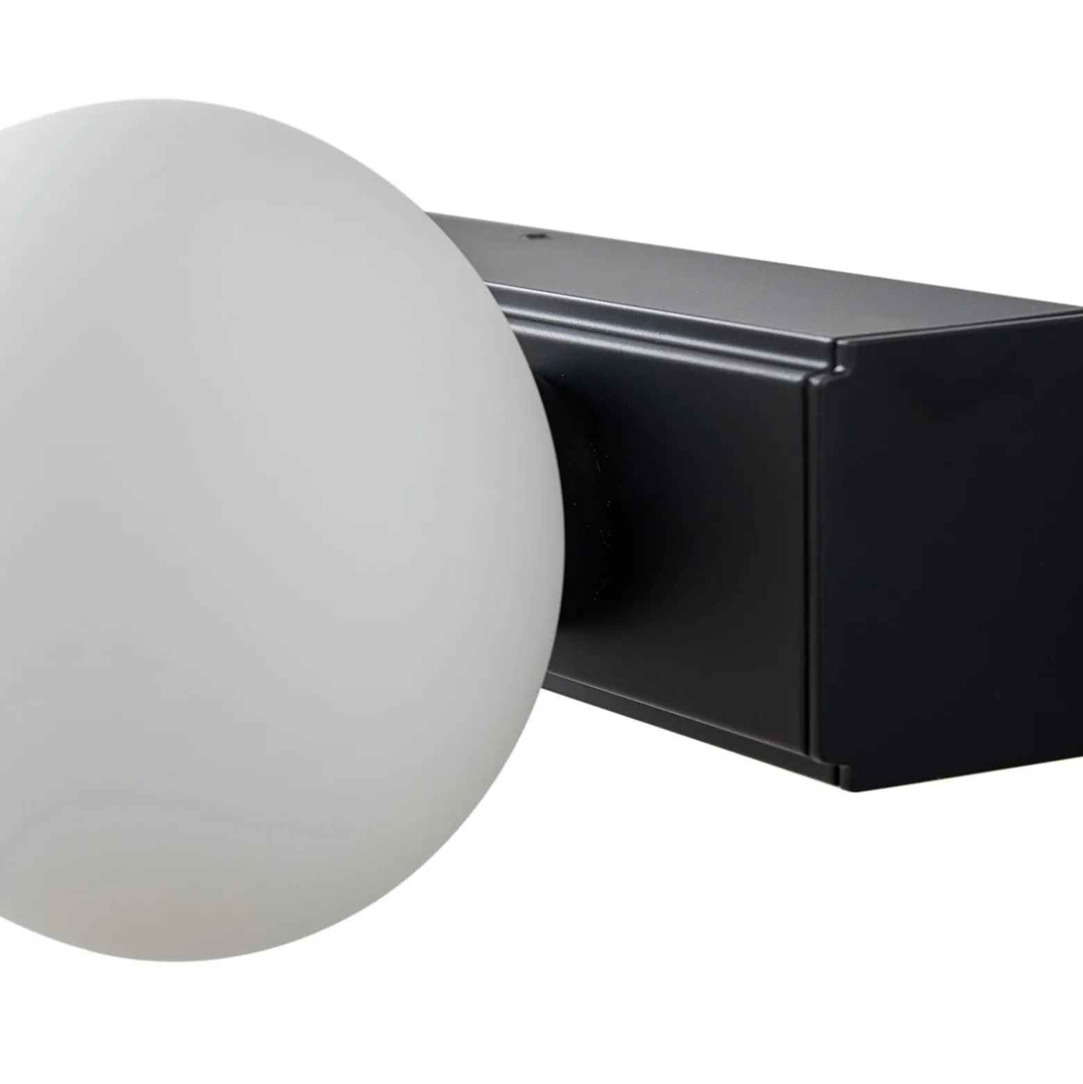 Lucande LED-kylpyhuoneen seinävalaisin Myrra, musta, lasi, 60 cm, IP44