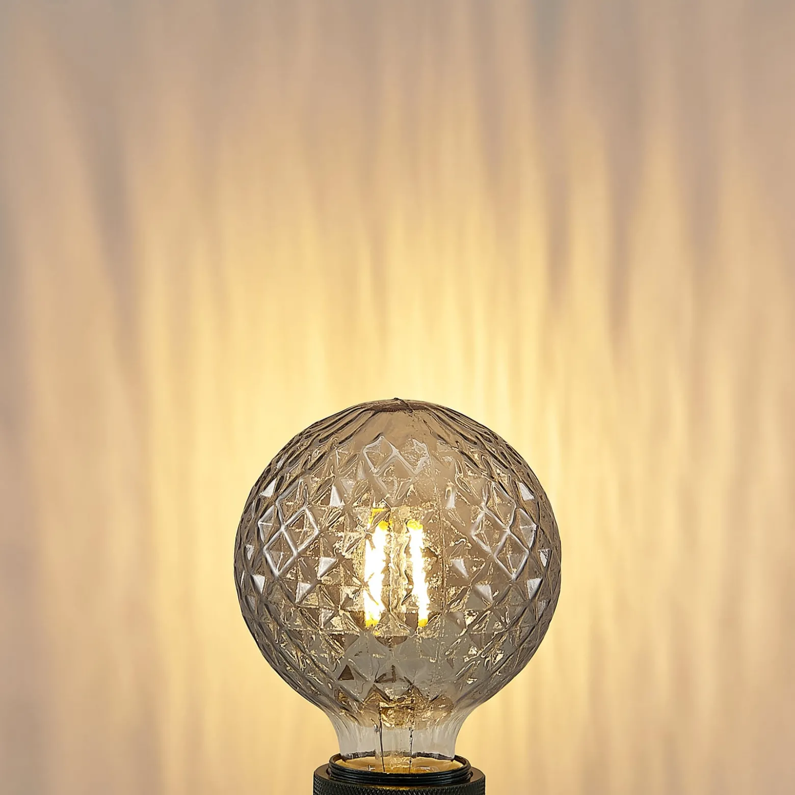 Lucande LED-lamppu E27 G95 4 W 1 800 K himmennettävä, savu