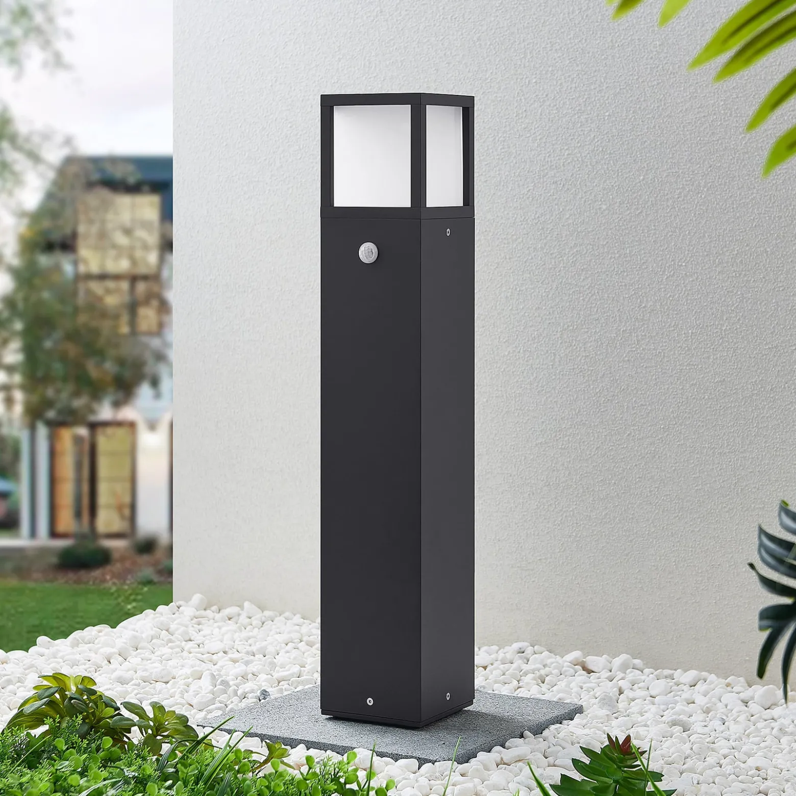 Lucande LED-polkujen valaisin Dewari, liiketunnistin, 65 cm, IP54