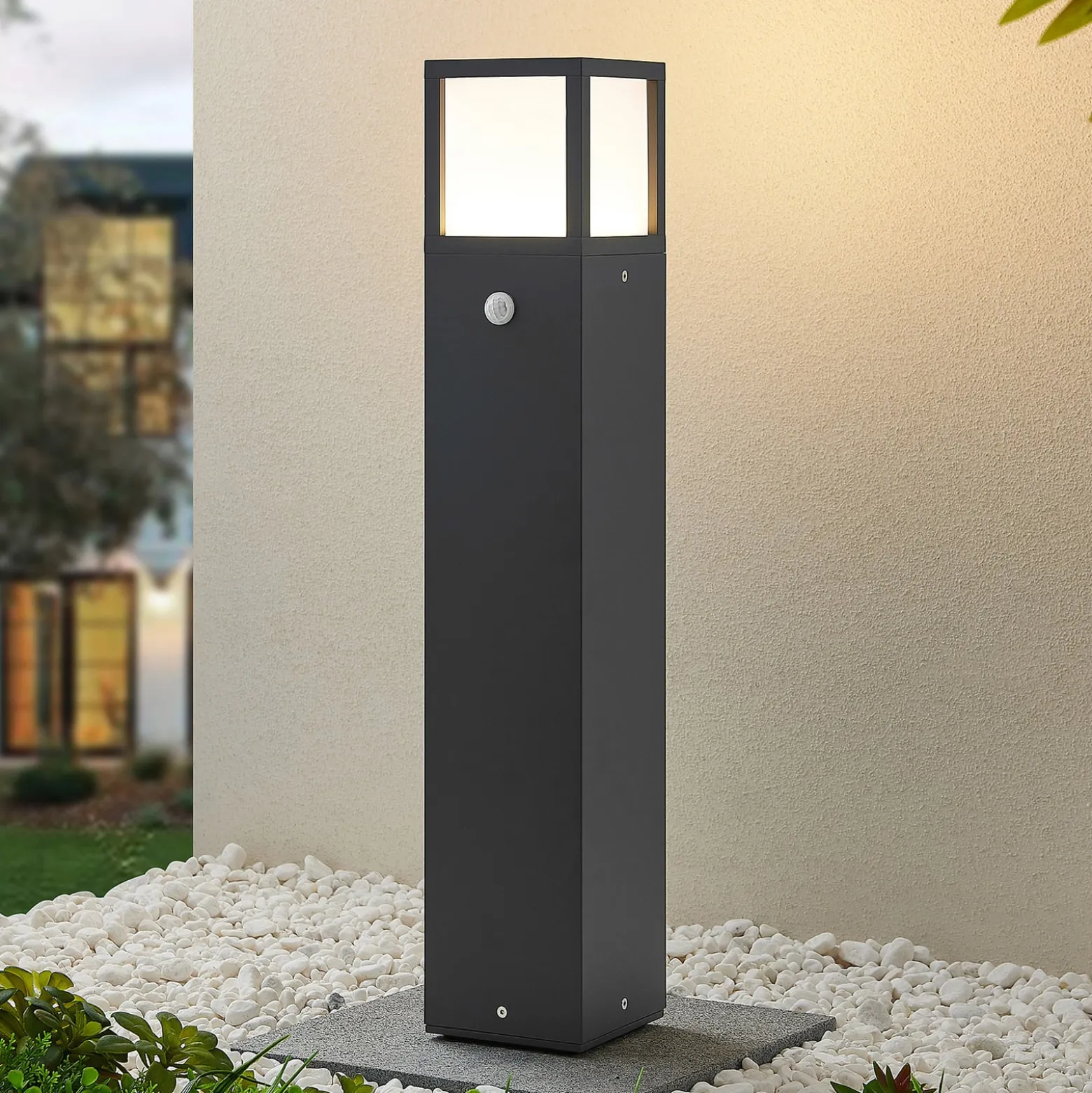 Lucande LED-polkujen valaisin Dewari, liiketunnistin, 65 cm, IP54
