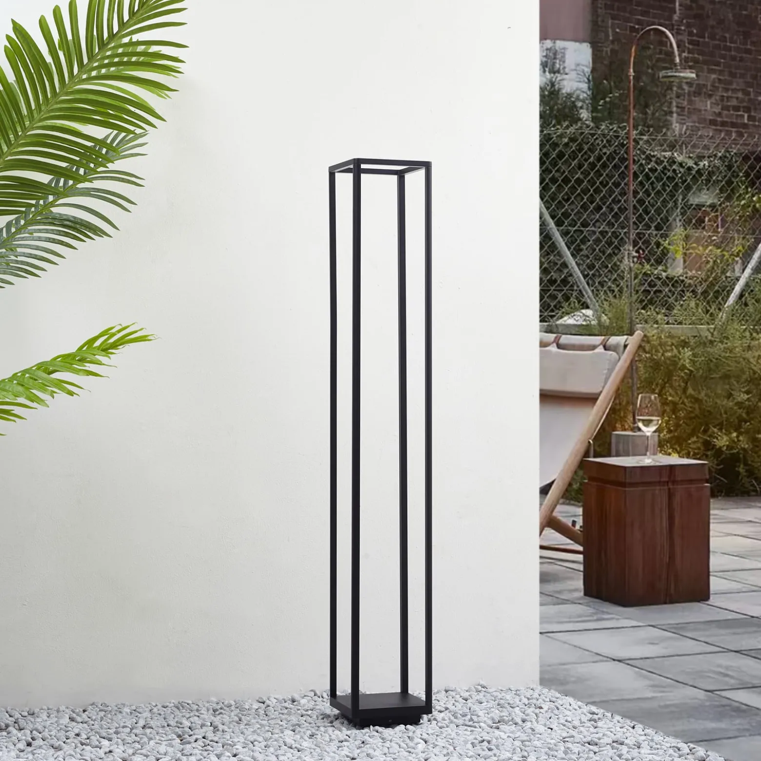 Lucande LED polkuvalo Thorvid, korkeus 120 cm, musta