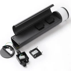 Lucande LED-pollarilamppu Corban, harmaa, ovi, pistorasiat, IP44