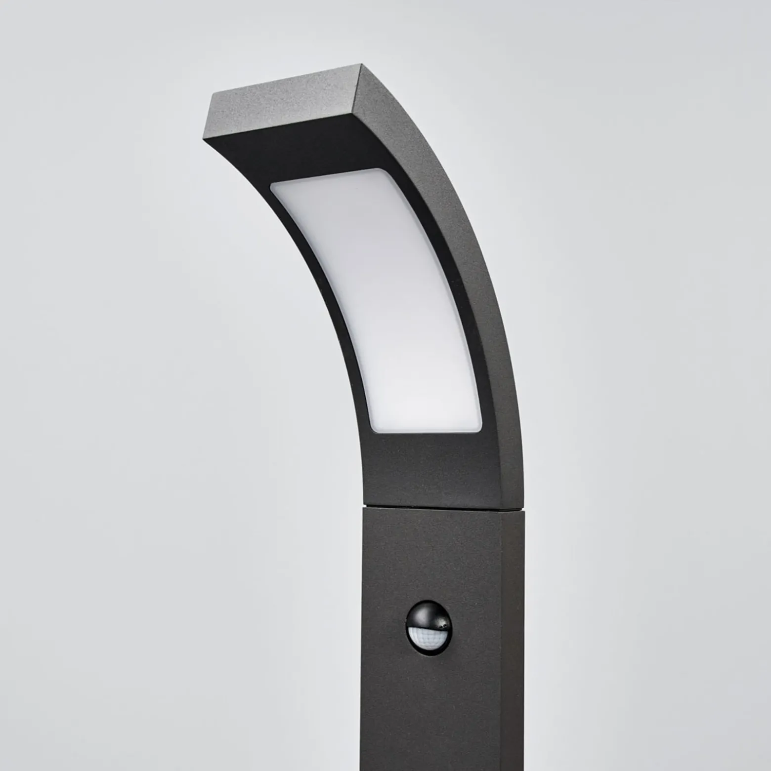 Lucande LED-pylväsvalaisin Juvia, 60 cm, liiketunnistin, IP54