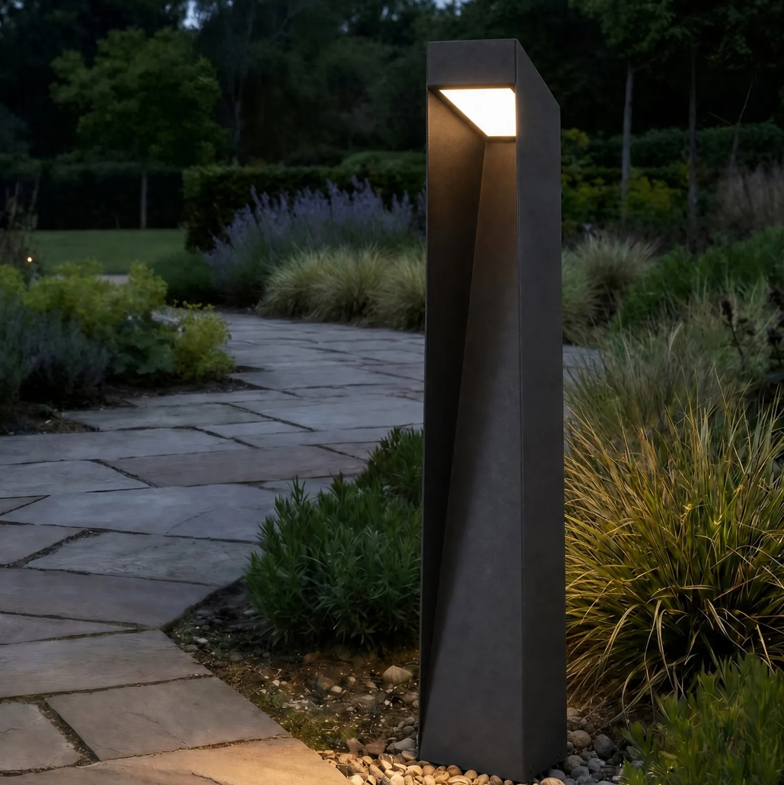 Lucande LED-pylväsvalaisin Louran, korkeus 90 cm, musta, ylös/alas