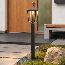 Lucande LED-pylväsvalaisin Lynx, 95,5 cm, musta, IP65, liiketunnistin