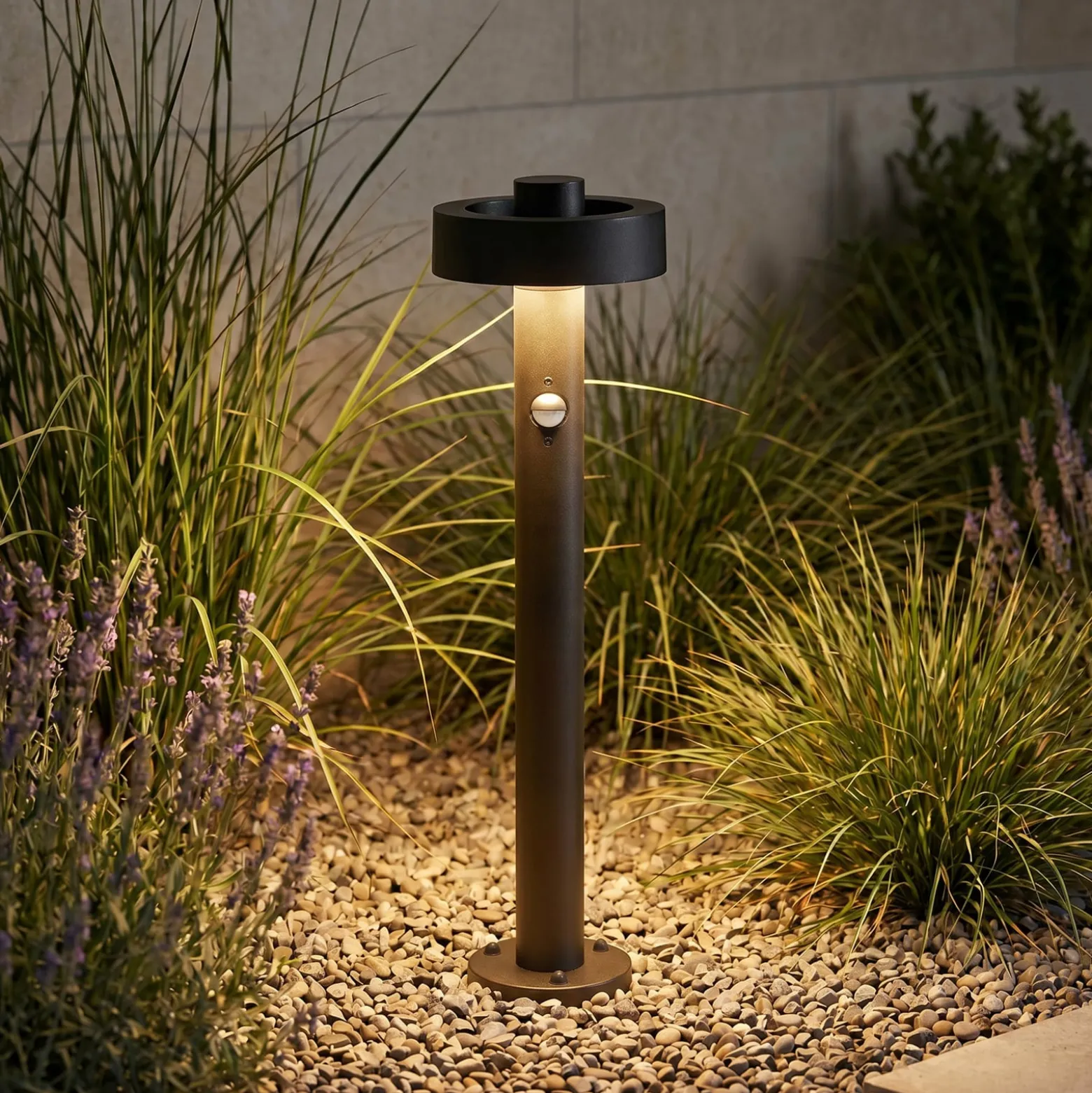 Lucande LED-pylväsvalaisin Nirella, 60 cm, musta, CCT, anturi