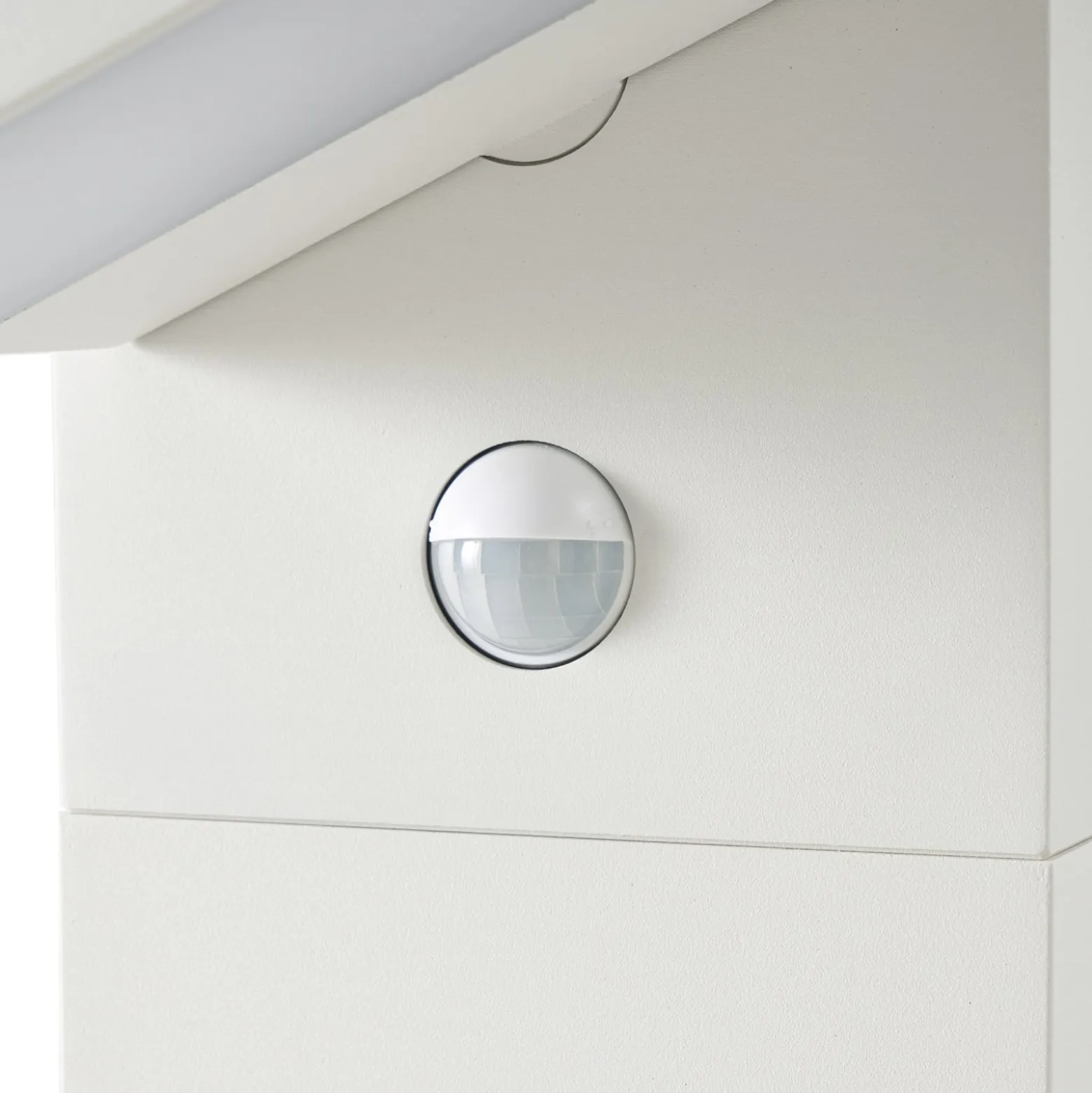 Lucande LED-pylväsvalaisin Silvan, valkoinen, 100 cm, liiketunnistin, IP54