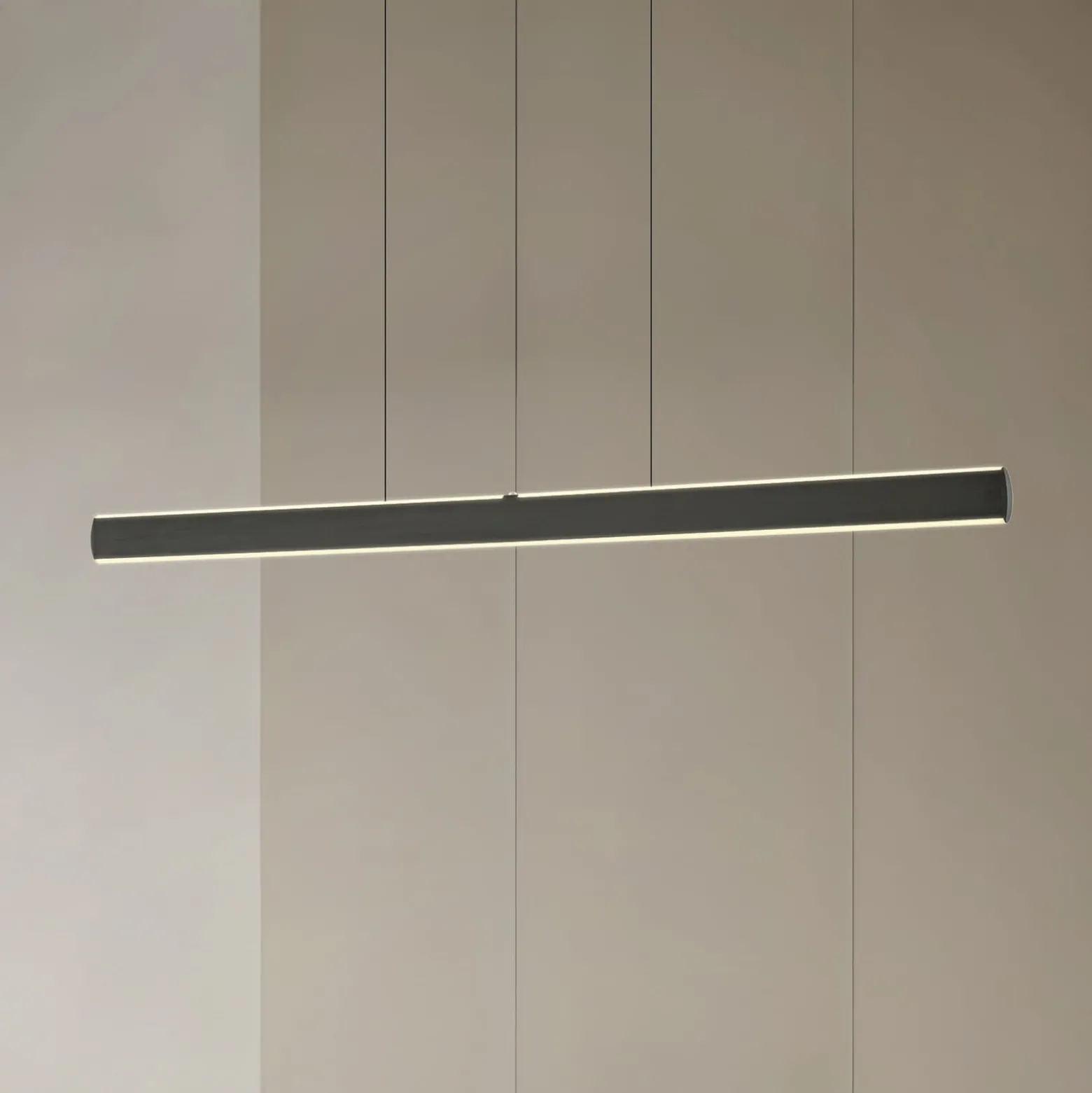 Lucande LED-riippuvalaisin Arvon, musta, 117 cm, himmennettävä, CCT