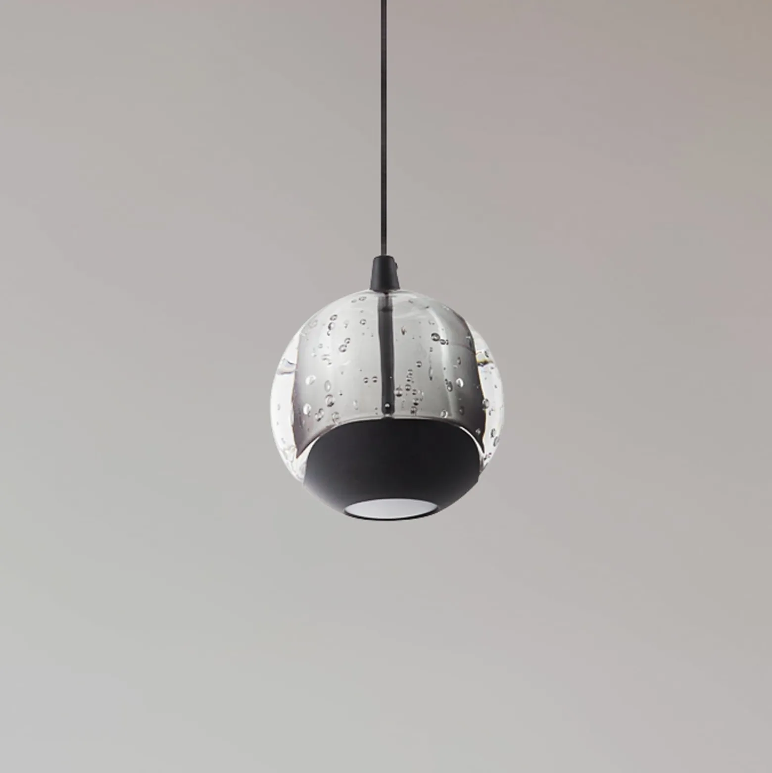 Lucande LED-riippuvalaisin Hayley, musta, 1-lamppuinen, lasi