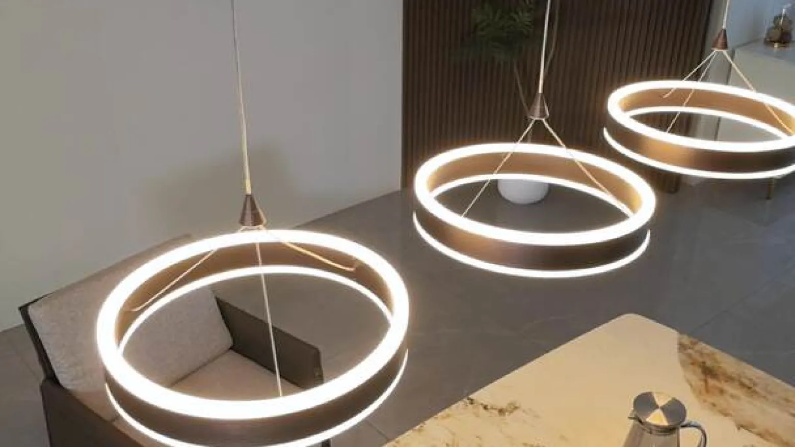 Lucande LED-riippuvalaisin Kolo, 114 cm, 3-lamppuinen, ruskea, himmennettävä