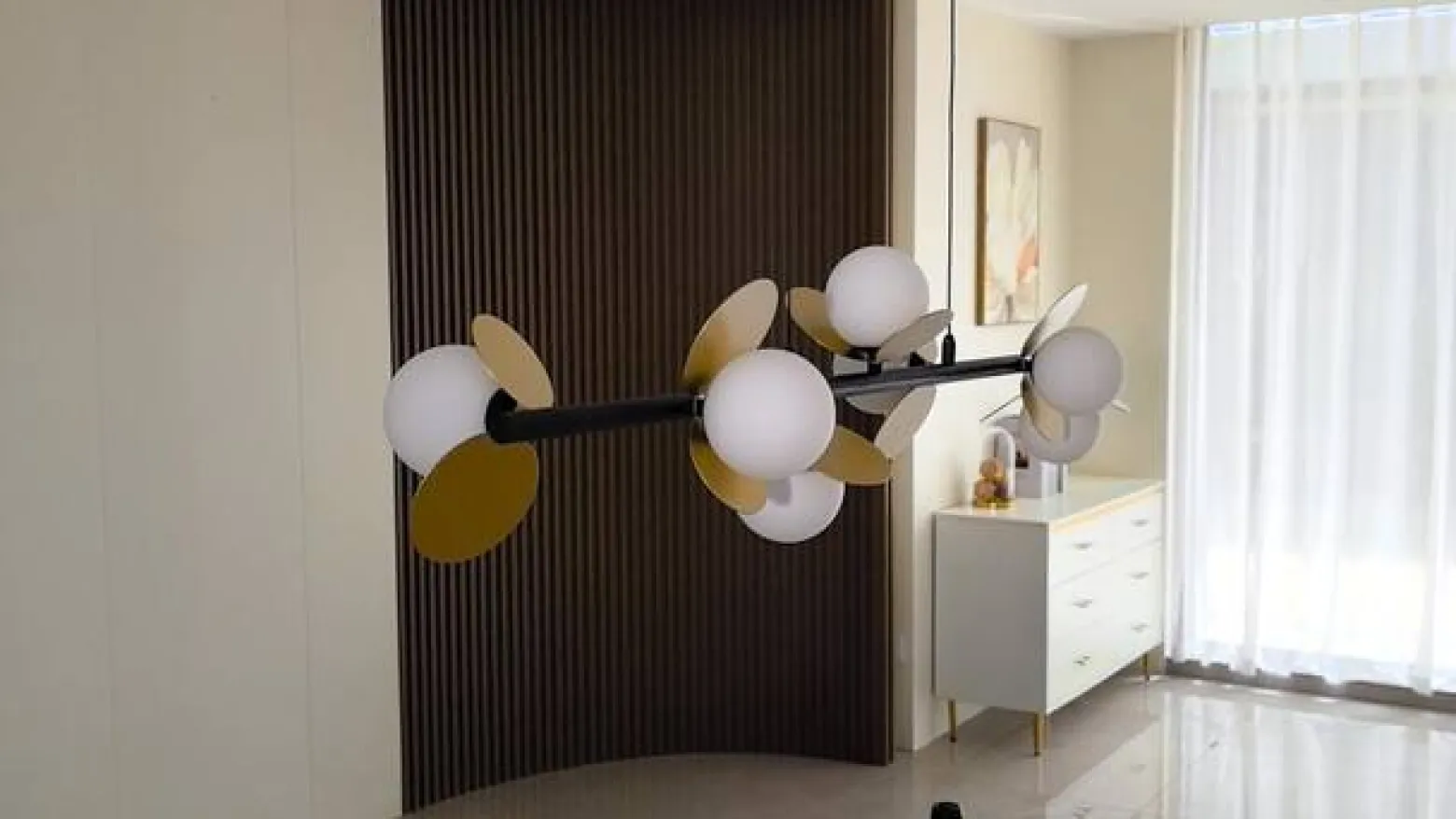 Lucande LED-riippuvalaisin Pallo, 7-lamppuinen, musta/kulta, lasi