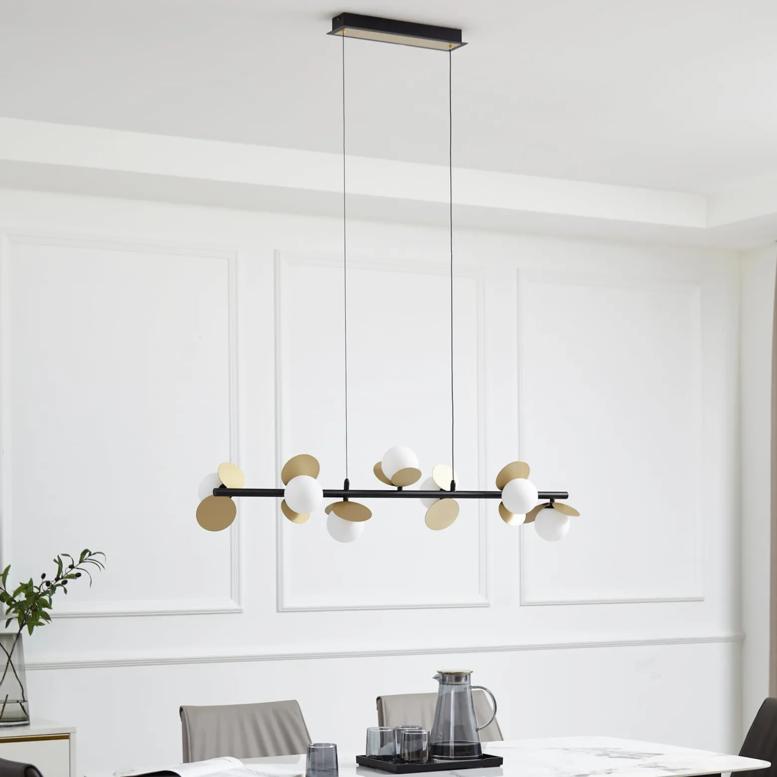 Lucande LED-riippuvalaisin Pallo, 7-lamppuinen, musta/kulta, lasi
