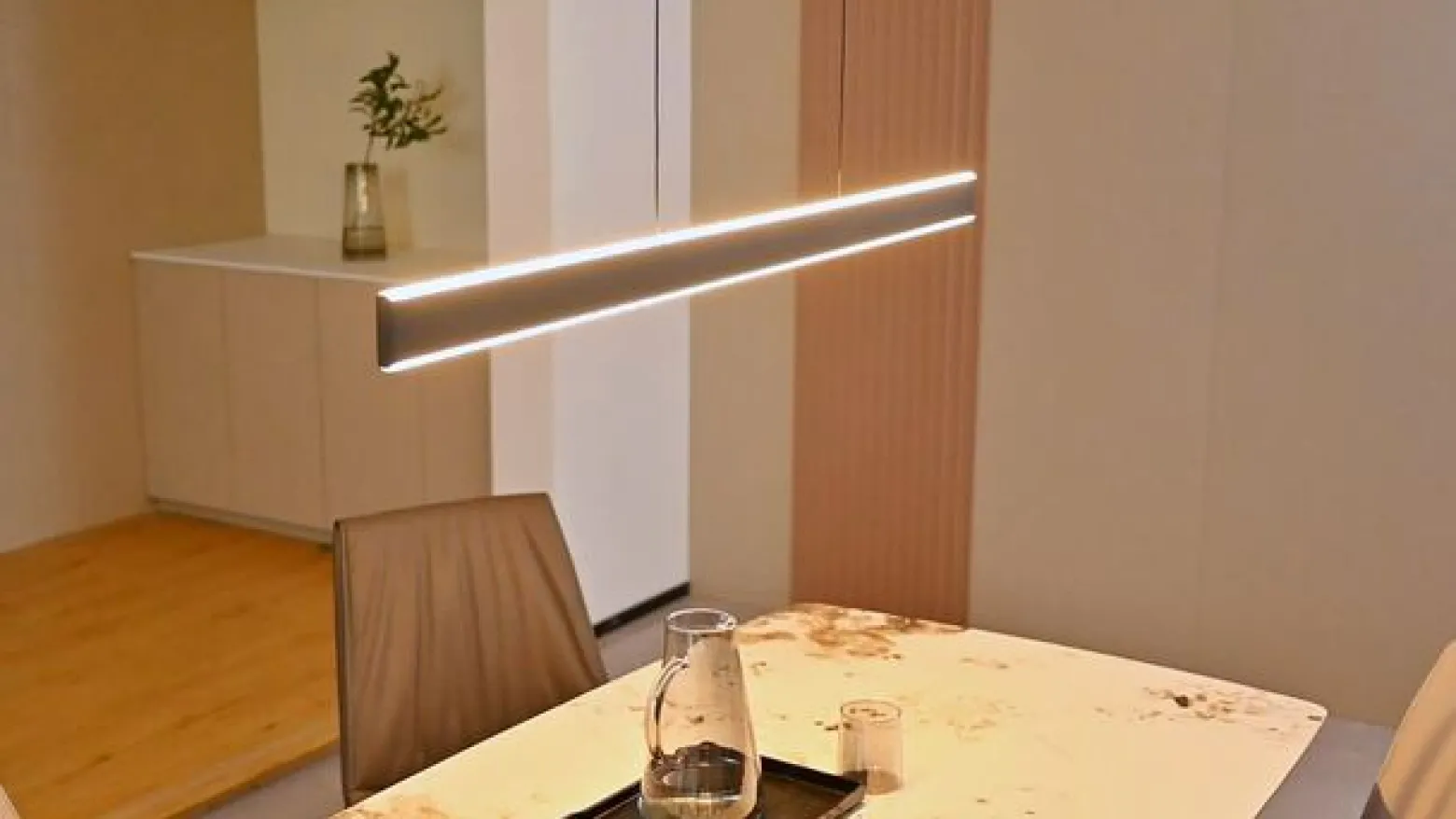 Lucande LED-riippuvalaisin Philine, pituus 121 cm mustaa rautaa