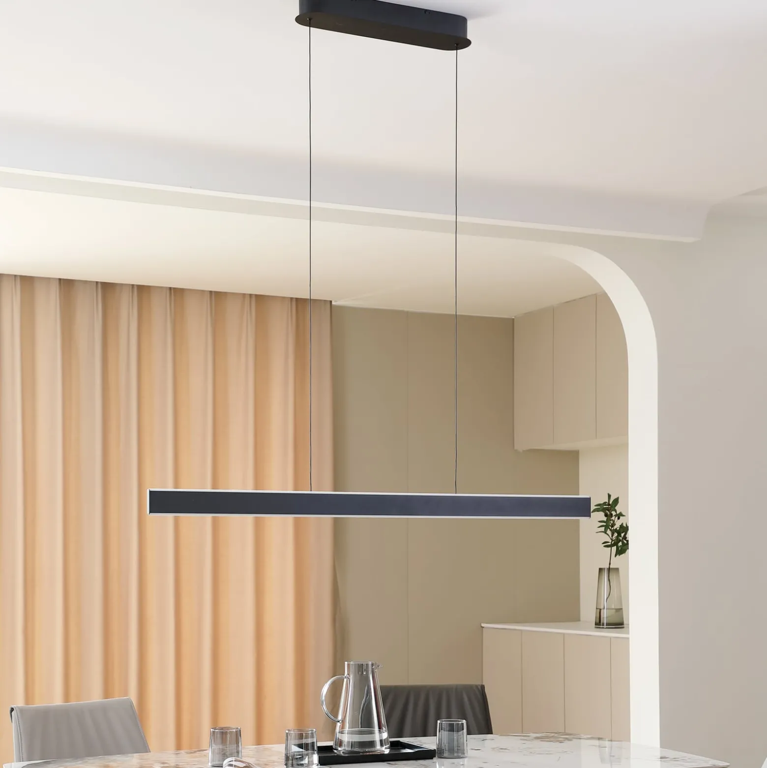 Lucande LED-riippuvalaisin Philine, pituus 121 cm mustaa rautaa