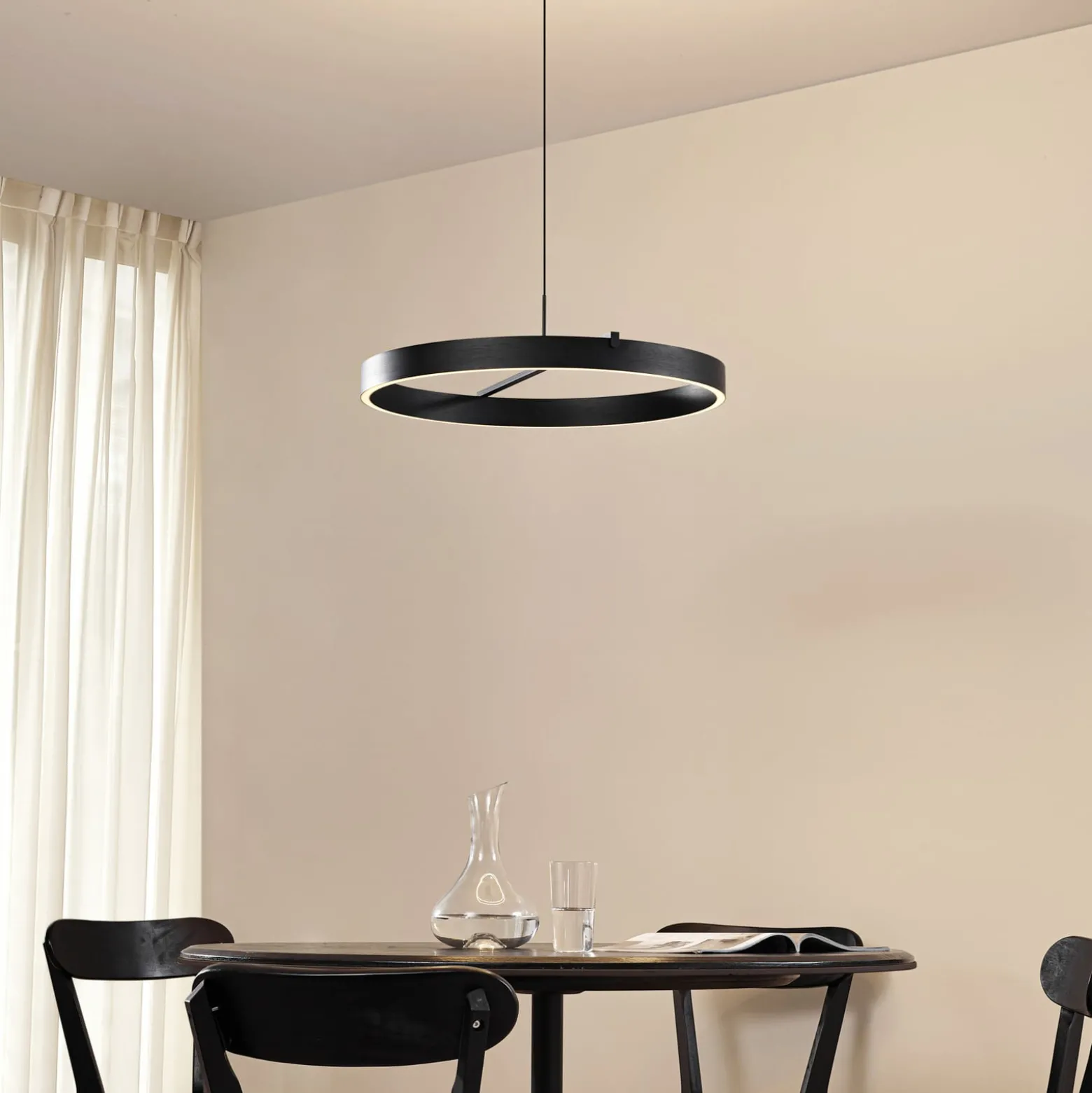 Lucande LED-riippuvalaisin Rovan, Ø 60 cm, musta, CCT, himmennettävä