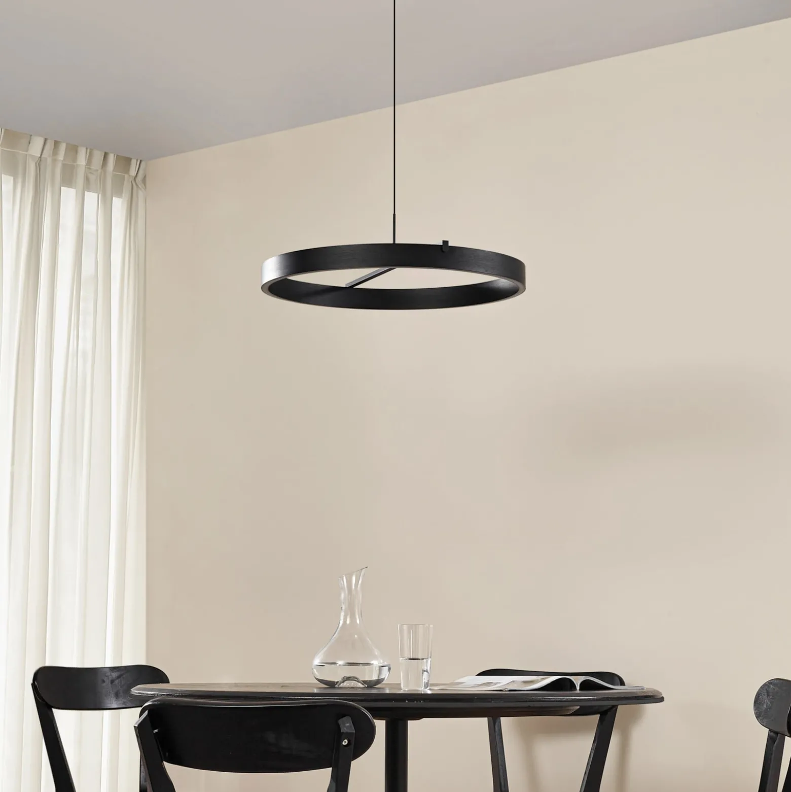Lucande LED-riippuvalaisin Rovan, Ø 60 cm, musta, CCT, himmennettävä