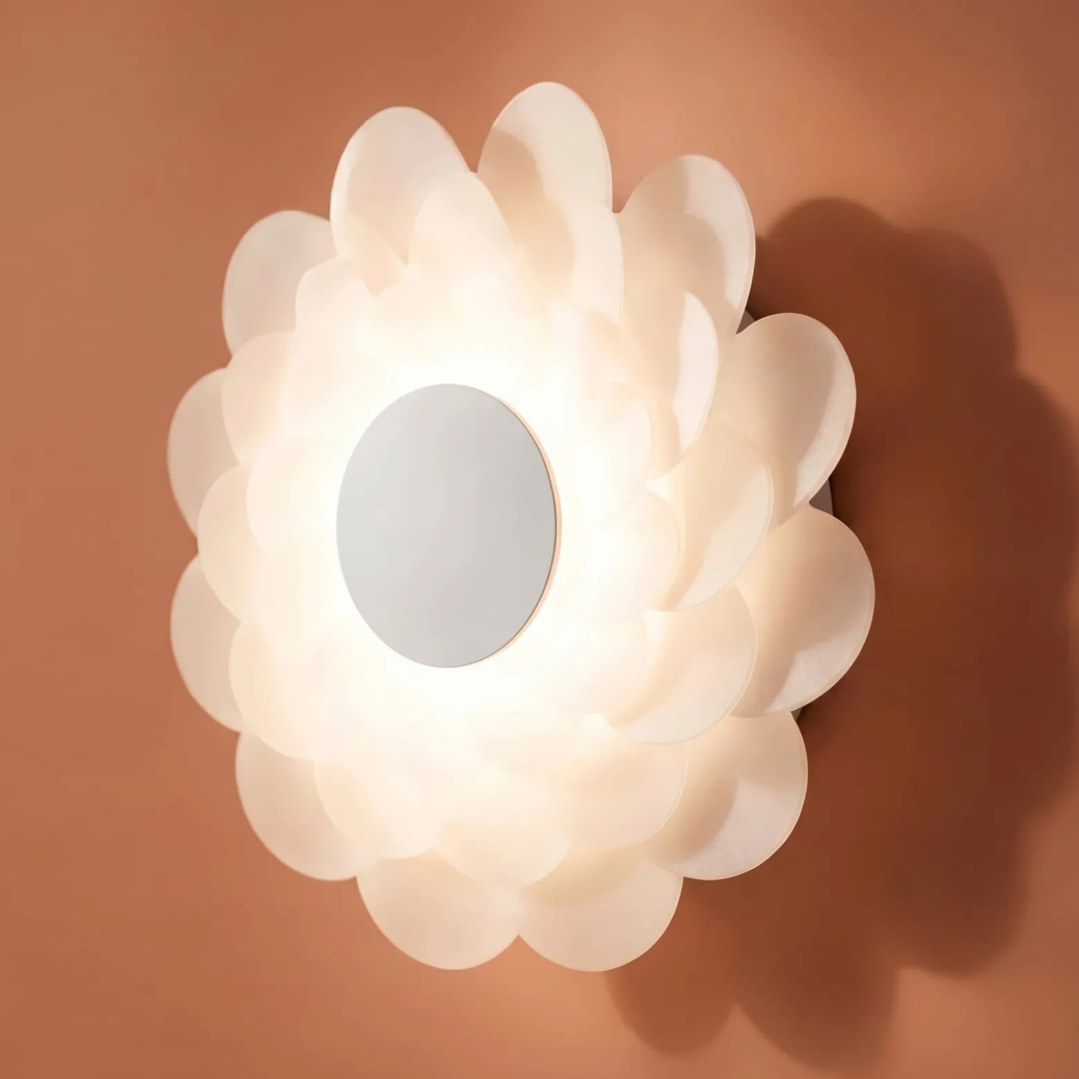 Lucande LED-seinävalaisin Bloem, halkaisija 40 cm, valkoinen, 3-portainen
