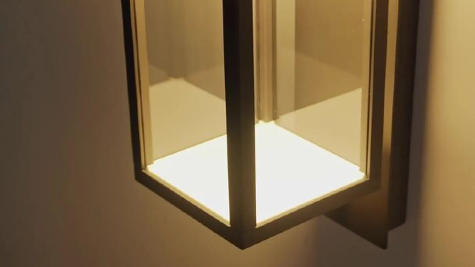 Lucande LED-ulkoseinävalaisin Ferdinand, anturi, tummanharmaa