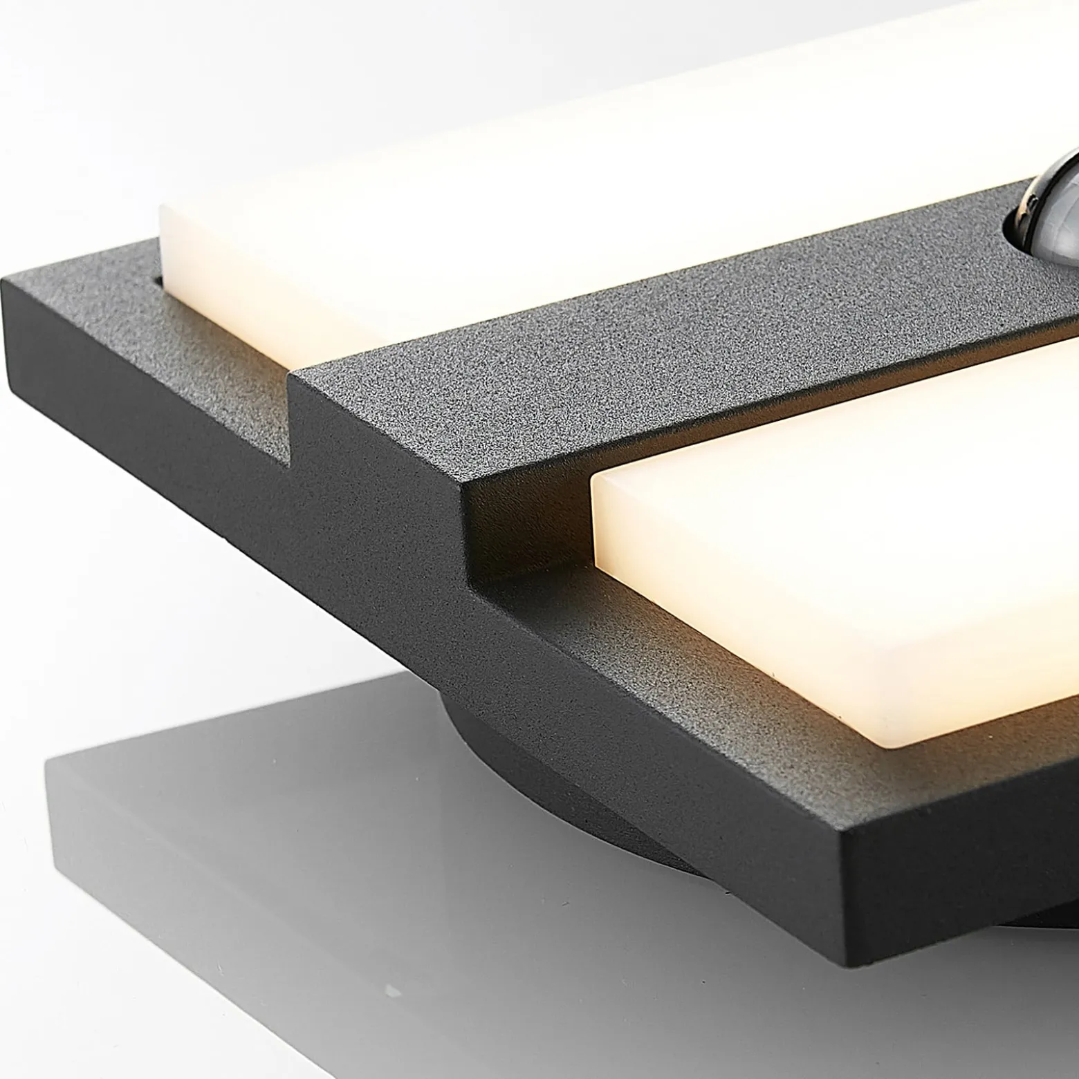 Lucande LED-ulkoseinävalaisin Gylfi, 20 cm, musta, anturi