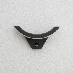 Lucande LED-ulkoseinävalaisin Half, anturilla, antrasiitti, IP54