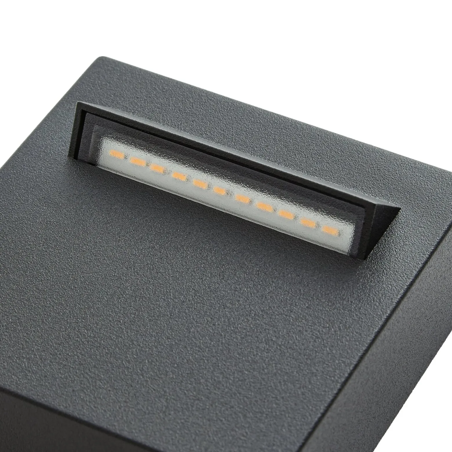 Lucande LED-ulkoseinävalaisin Joril, 9,4 cm, musta, IP65