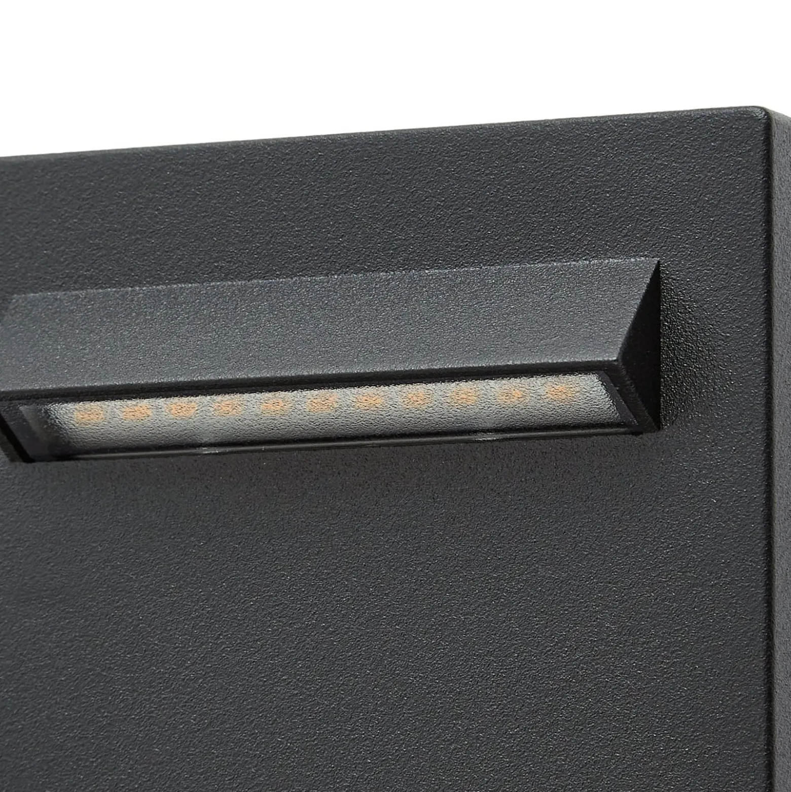 Lucande LED-ulkoseinävalaisin Joril, 9,4 cm, musta, IP65