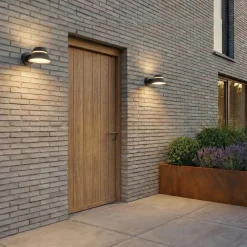 Lucande LED-ulkoseinävalaisin Moena, musta, metalli, IP44