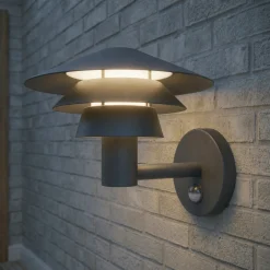 Lucande LED-ulkoseinävalaisin Montaro, antrasiitti, IP54, liiketunnistin