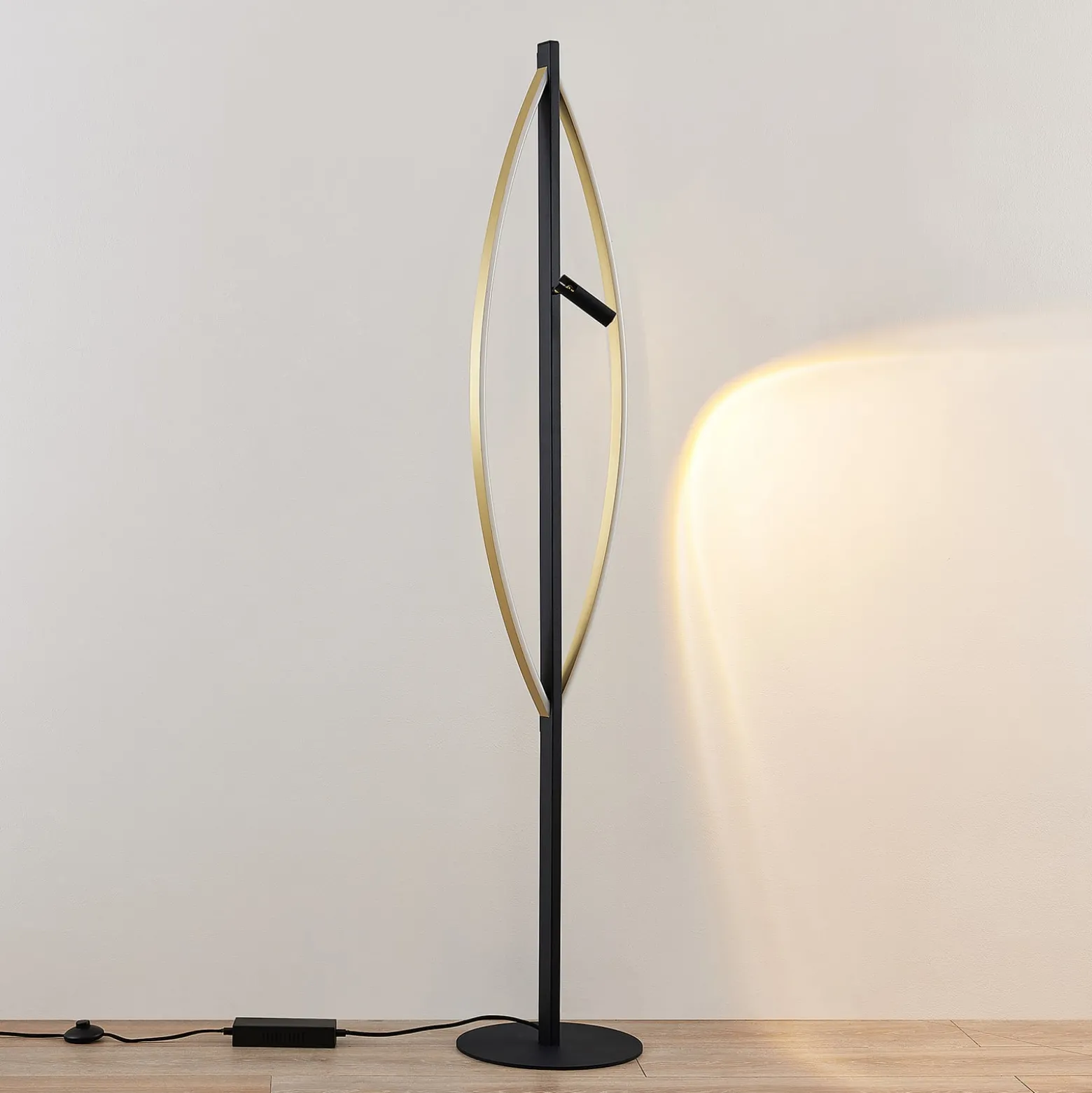 Lucande Matwei LED-lattiavalaisin, soikea, messinki