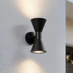 Lucande ulkoseinävalaisin Xalor, musta, IP65, metalli, GU10