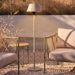 Lucande Vamio -terassilämmitin, jalusta, beige, 210 cm, kaukosäädin