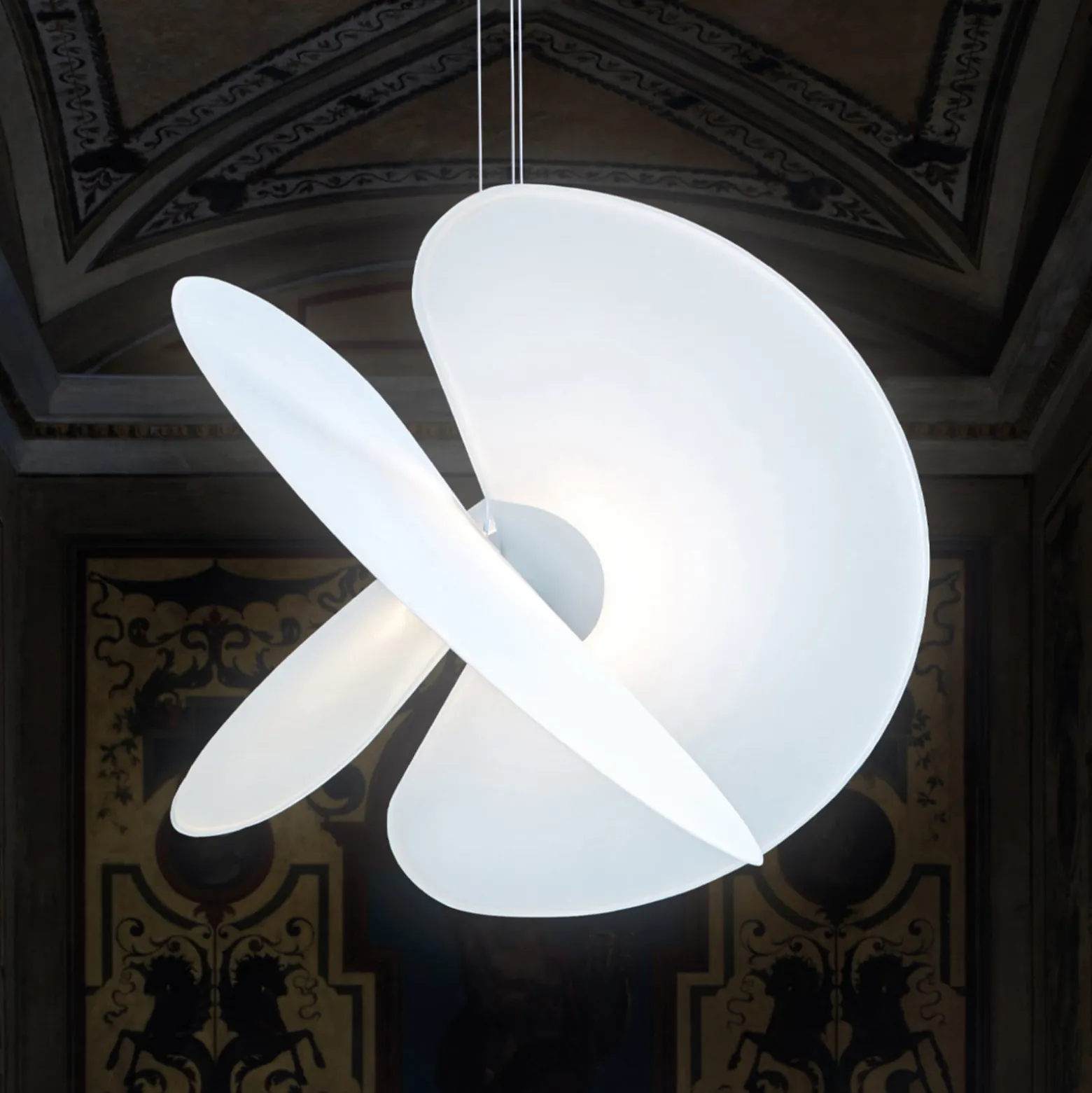 Luceplan Levante LED-riippuvalaisin valkoinen Ø60cm 28W