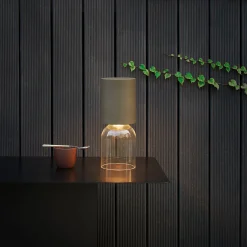 Luceplan Nui Mini -pöytälamppu, akku IP54 hiekka