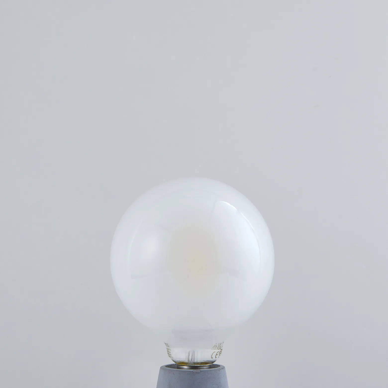 LUUMR Smart LED-lamppu, mattapintainen, E27 G125, 7 W, Tuya WLAN CCT