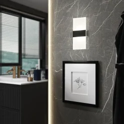 Magnetics LED-ladattava seinävalaisin, musta, 22,5 cm korkea
