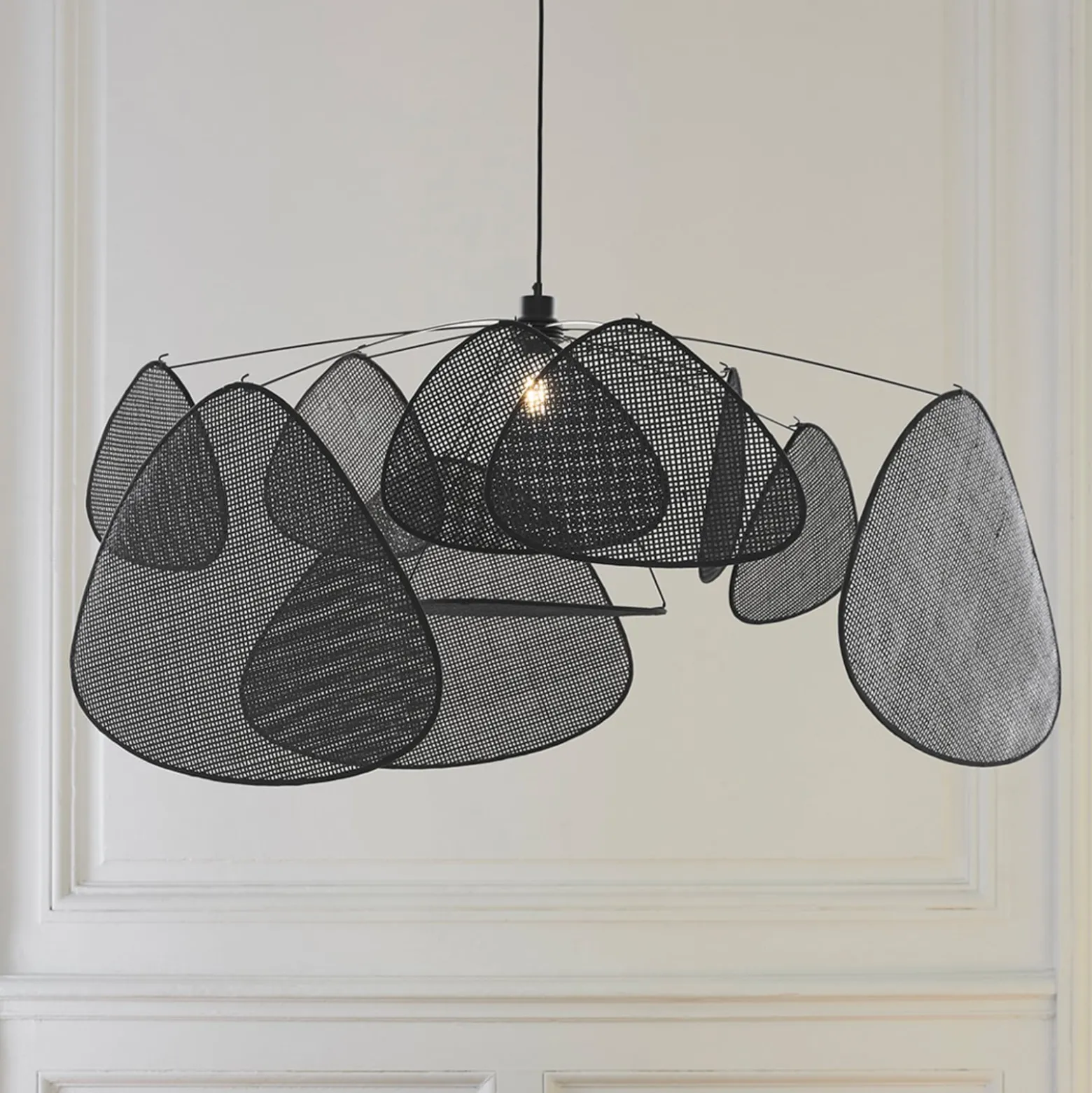 MARKET SET Screen XL -riippuvalaisin, 60 cm, musta, rottinki