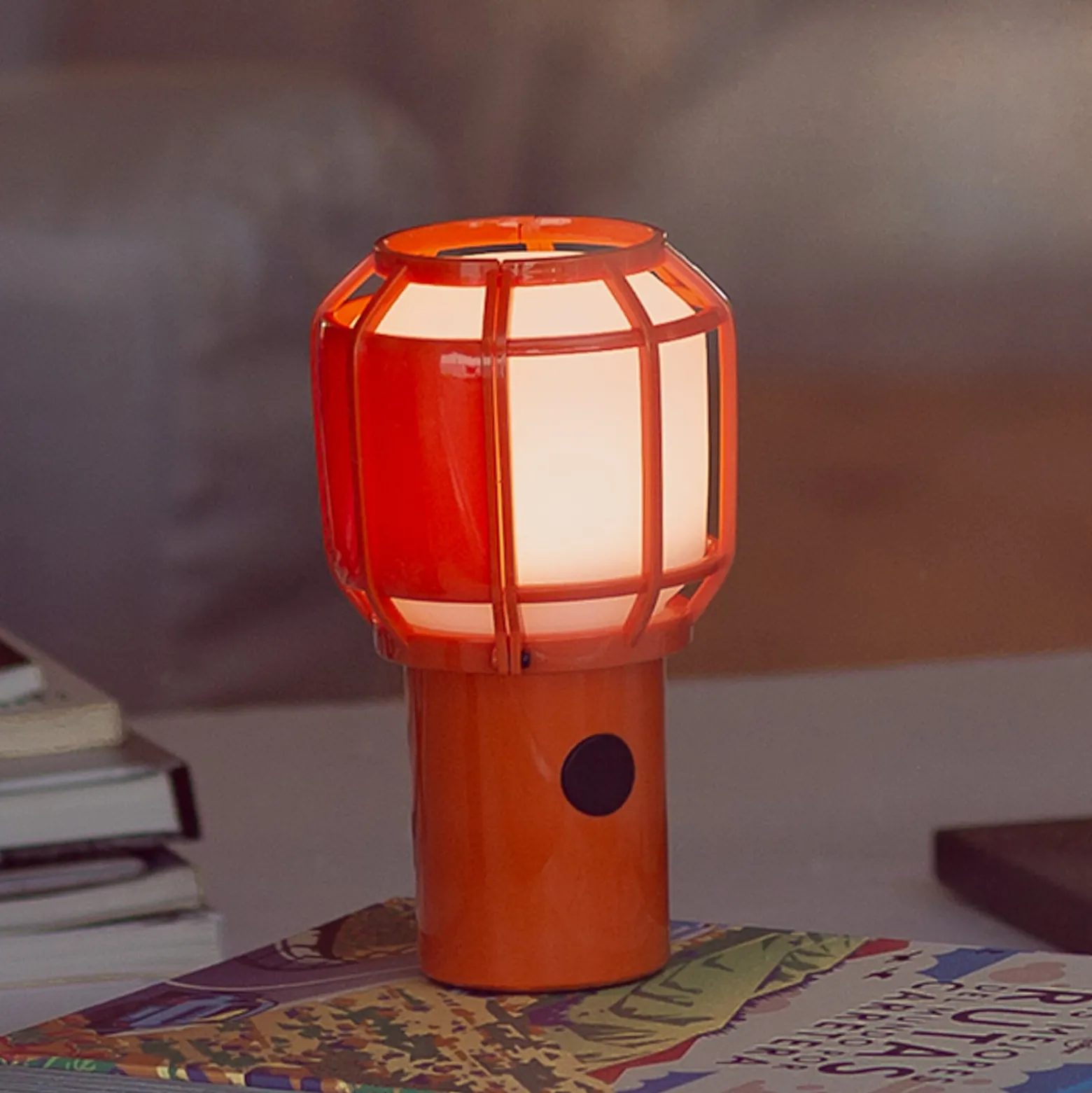 MARSET Chispa -LED-akkuterassilamppu IP44 oranssi