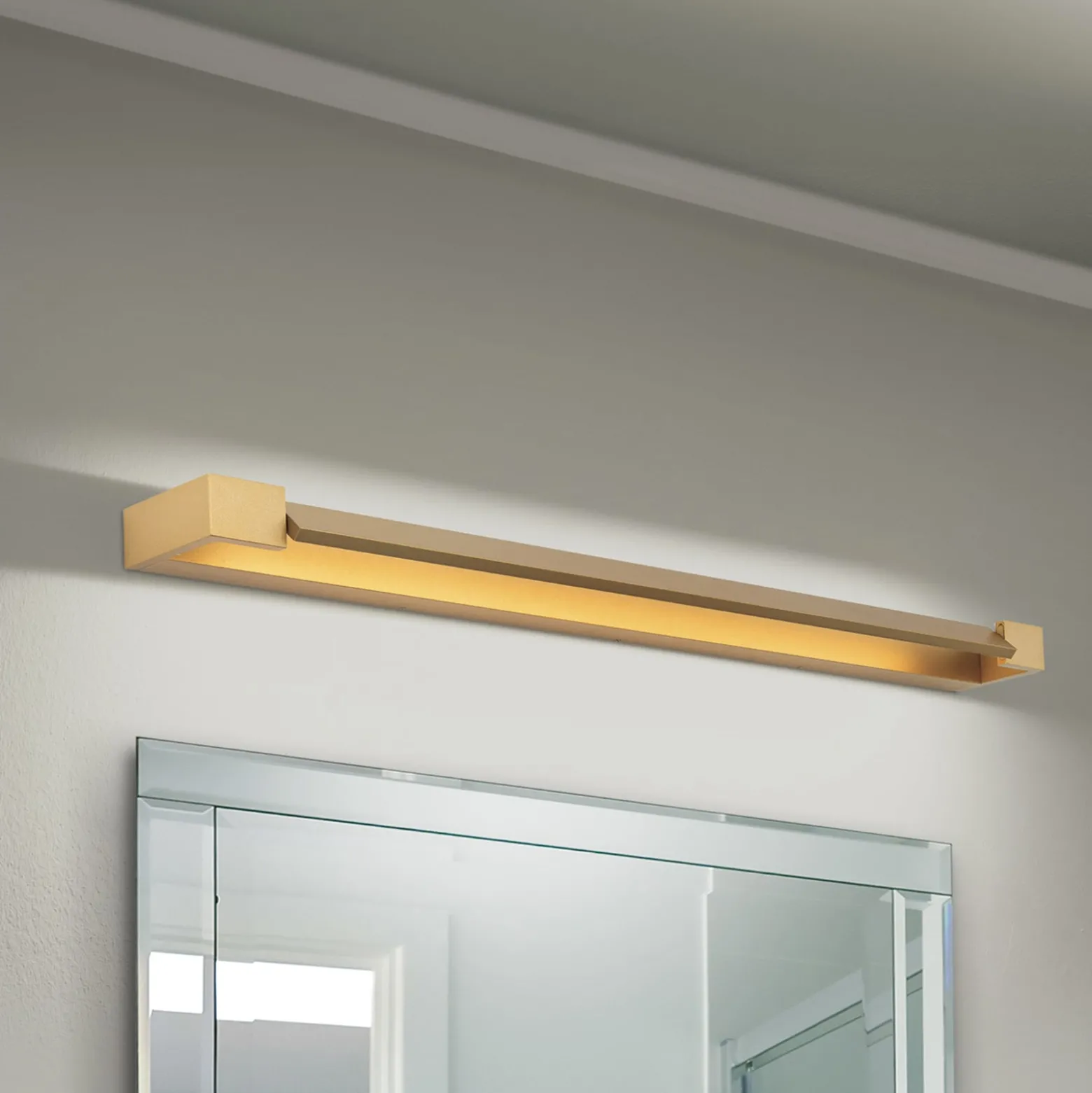 Marylin LED-kylpyhuoneen seinävalaisin, pituus 90 cm, kulta, alumiinia