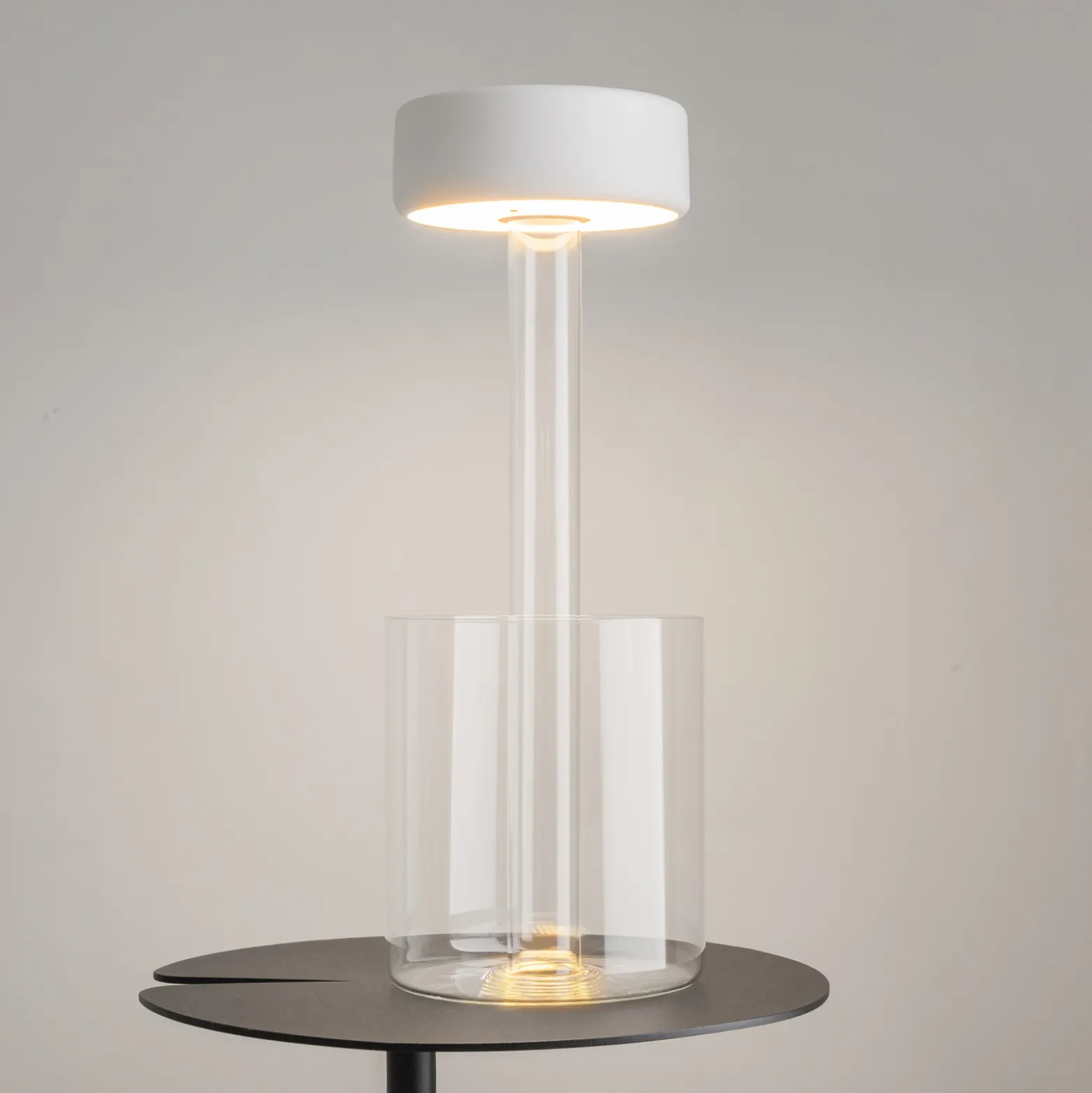 Maytoni ladattava LED-pöytävalaisin AI Collaboration, lasi, valkoinen