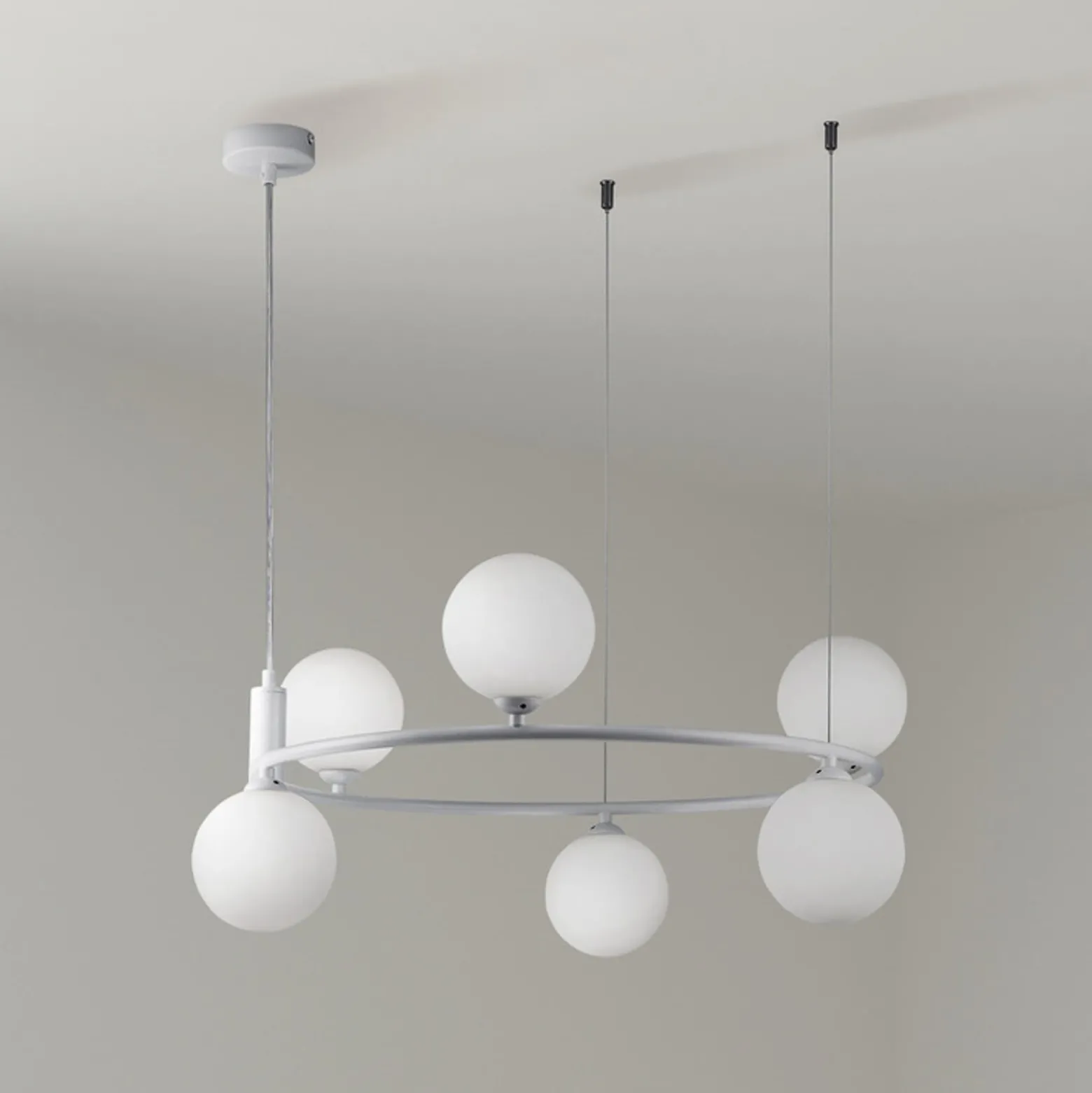 Maytoni-riippuvalaisin Ring, valkoinen/valkoinen, 6-valolasi Ø 58 cm