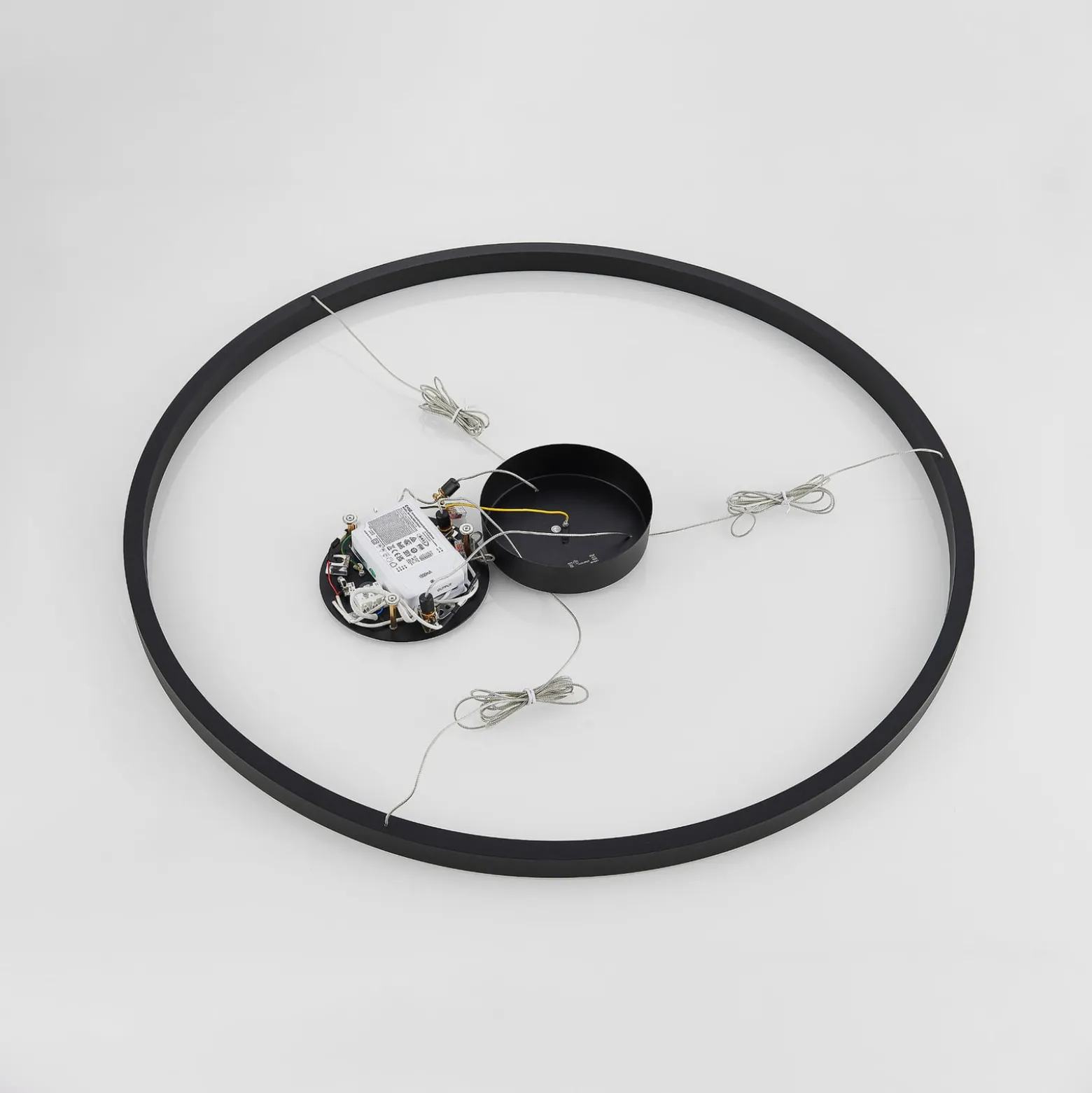 Molto Luce LED-riippuvalaisin Perfora, musta, Ø 90 cm, alumiini