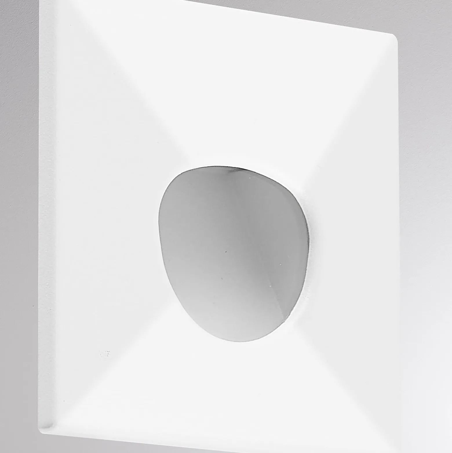 Molto Luce LED uppoasennusvalaisin Wall 68 R Sina IP44 SQ, valkoinen,